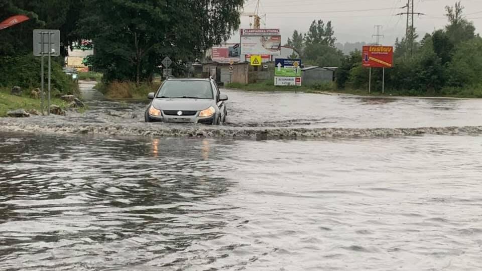 Foto Meteorol Gom Predpove Po Asia Vy La Do Bodky Slovensko Zasiahli