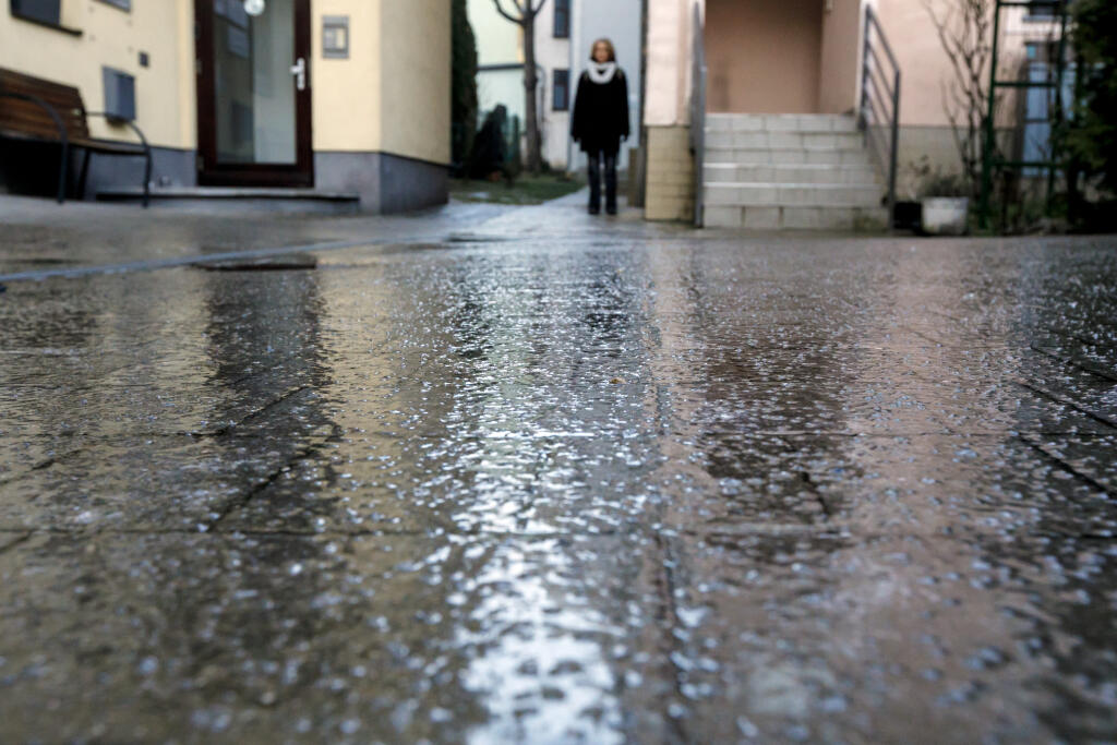 Šmykli ste sa na chodníku a zranili ste sa ŽIADAJTE odškodné Na akú