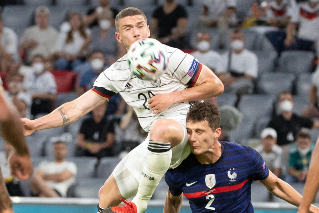 Francúzsky obranca to schytal rovno kolenom do hlavy od nemeckého hráča.