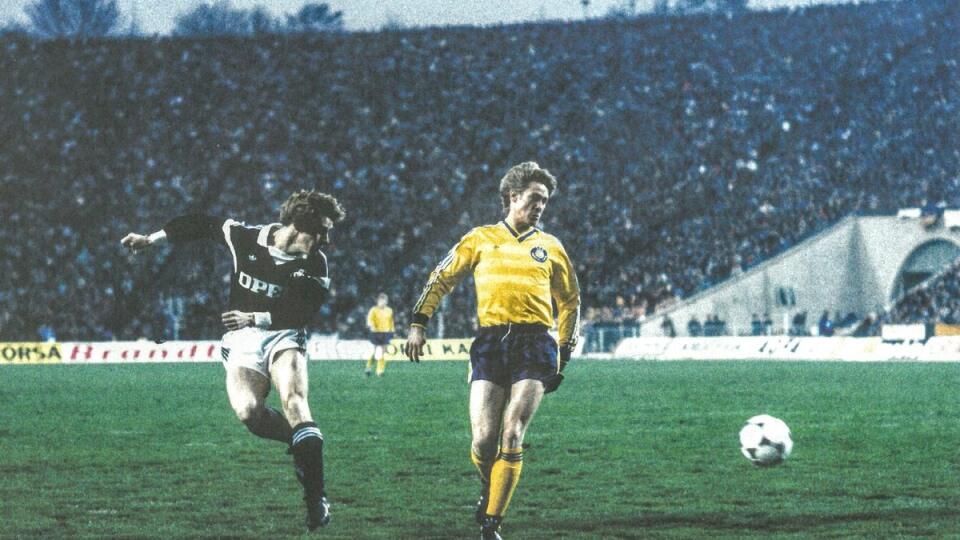 Lokomotive Lipsko v roku 1987 hralo finále Pohára víťaza pohárov.  Záber je z domáceho semifinálového zápasu s Bordeaux.