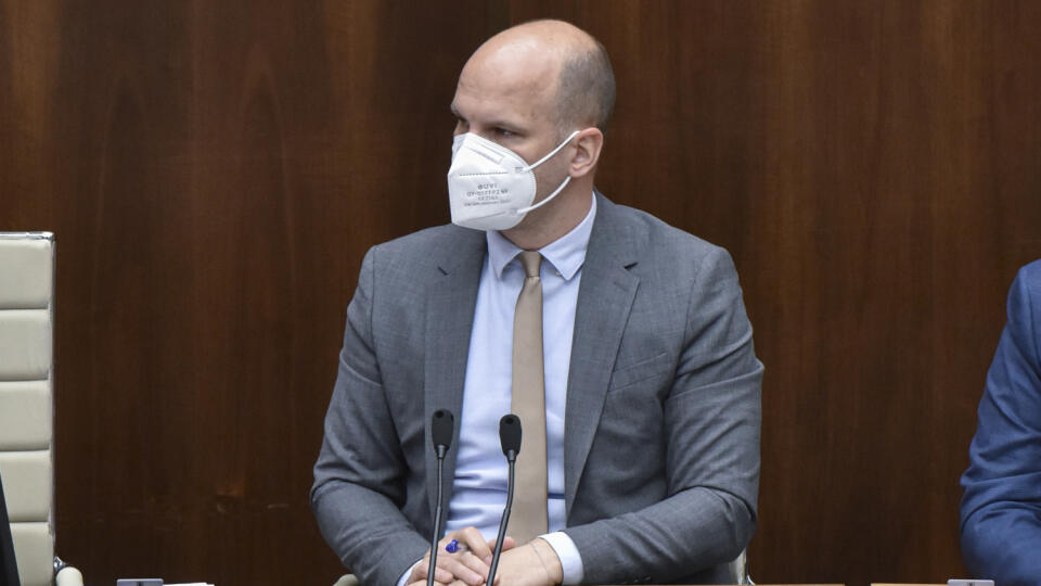 Na snímke poslanec NR SR Gábor Grendel (OĽaNO) počas rokovania 28. schôdze Národnej rady SR v Bratislave 11. mája 2021