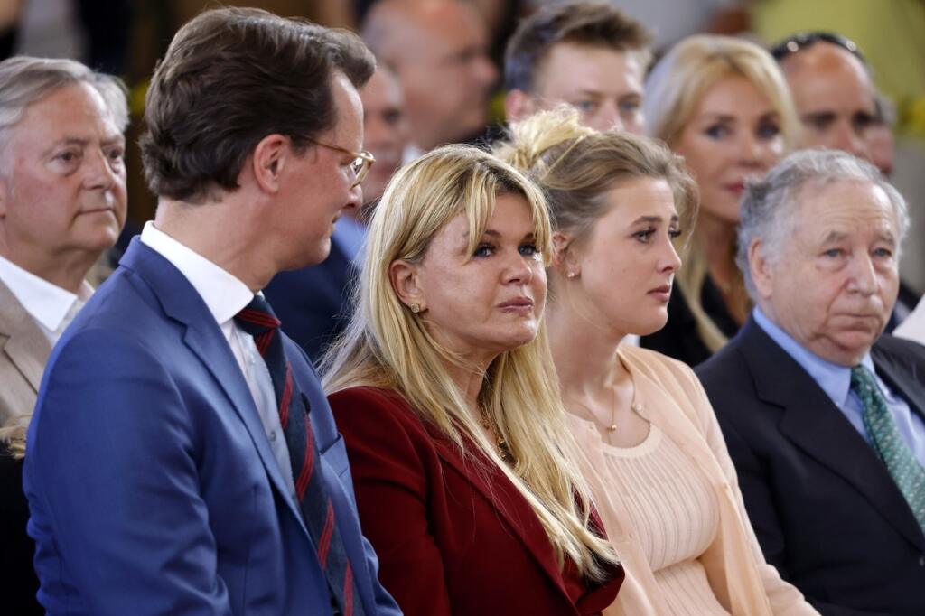 „Michael mi chýba každý deň. Nie som to však len ja, komu chýba. Sú to deti, rodina, jeho otec a každý, kto sa okolo neho pohyboval. V podstate chýba každému, ale môžem vám povedať, že Michael je tu. Síce inak, ale je tu s nami a to nám dáva silu,“ povedala dojatá Corinna.