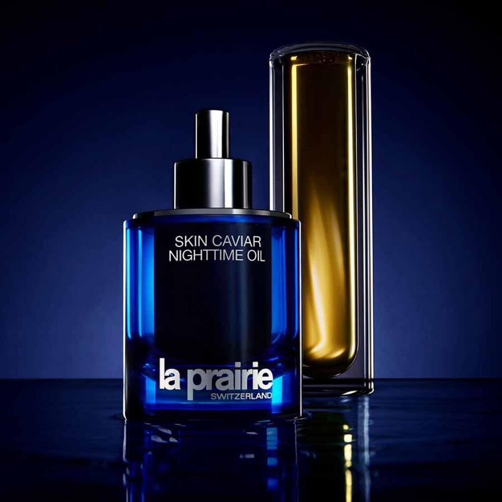 Skin Caviar Nighttime Oil je v tomto špecialista. Exkluzívny bunkový komplex dodáva hladkosť a vitalitu. La Prairie, od 390 €