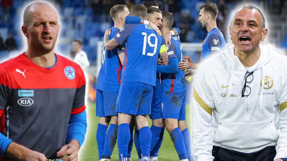 Zľava Ján Mucha, slovenskí reprezentanti po strelení gólu Bosne a Hercegovine a tréner Francesco Calzona.