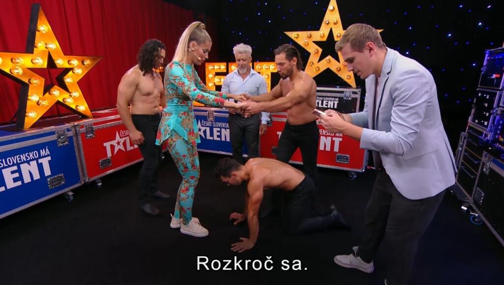 Jasmina Alagič sa poriadne odviazala s polonahými akrobatmi po ich vystúpení.
