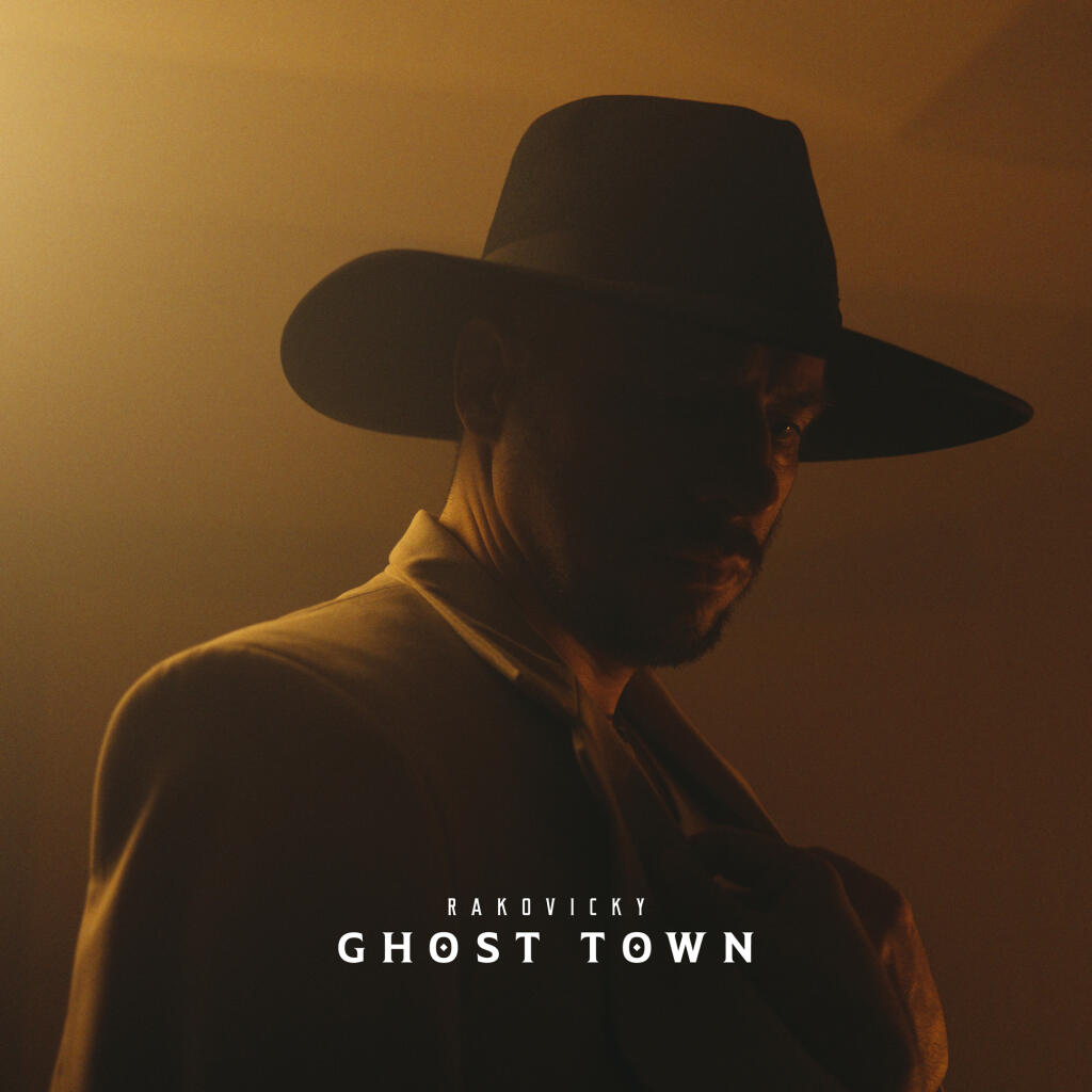 Silgel Ghost Town dýcha jesennou melanchóliou a počuť na ňom môžete aj Adama Pavlovčina alias ADONXS.