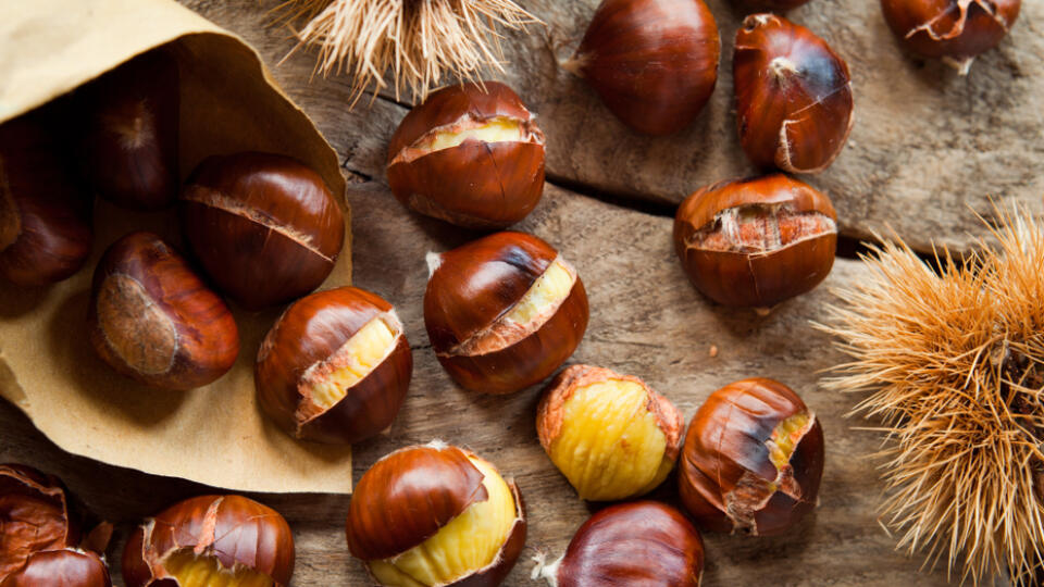 Roasted,Chestnuts,For,Christmas