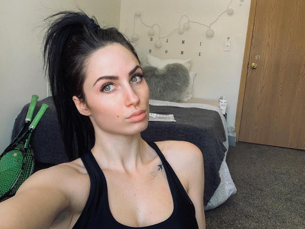 Nina Marjanovic je taktiež tenistkou so svojimi prendostmai