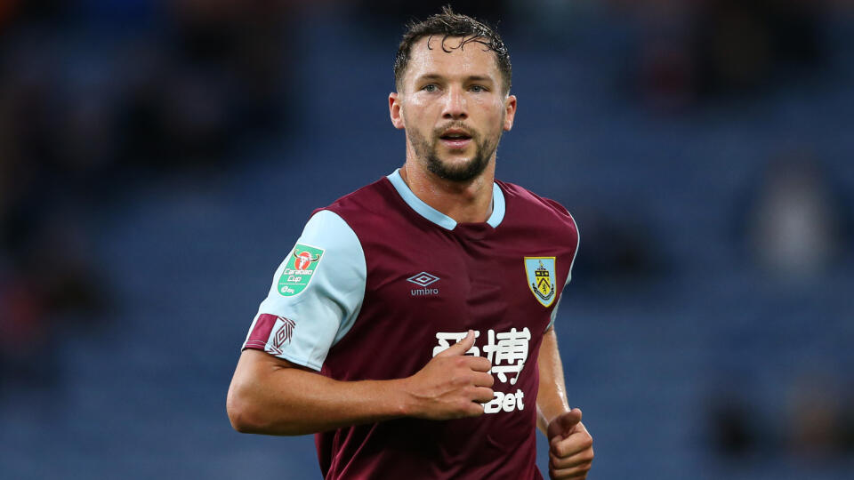 Futbalový stredopoliar Danny Drinkwater, ktorý sa zranil pri bitke v nočnom klube, dostane v tíme Premier League FC Burnley druhú šancu.