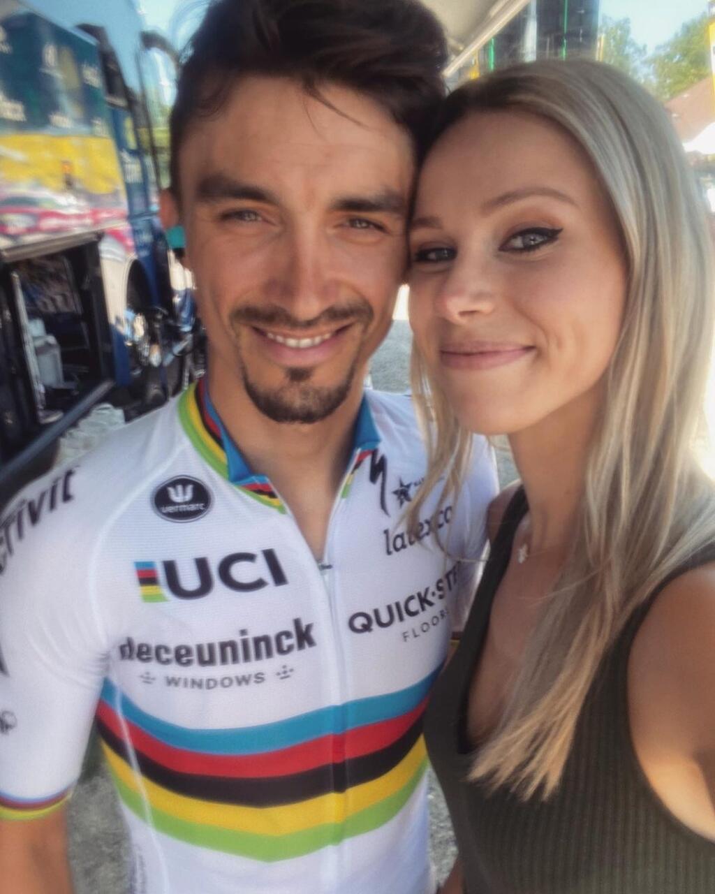 Julian Alaphilippe a Marion Rousseová tvoria pár už takmer dva roky, pričom plodom ich lásky je vysnívaný synček Nino, ktorý sa narodil v júni tohto roku.