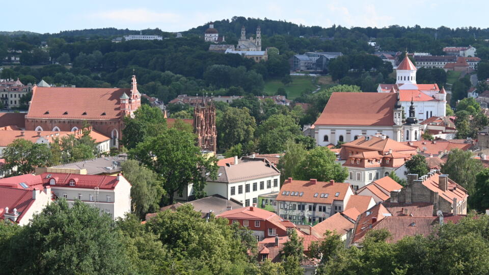 Panoráma Vilniusu je posiata kostolmi.