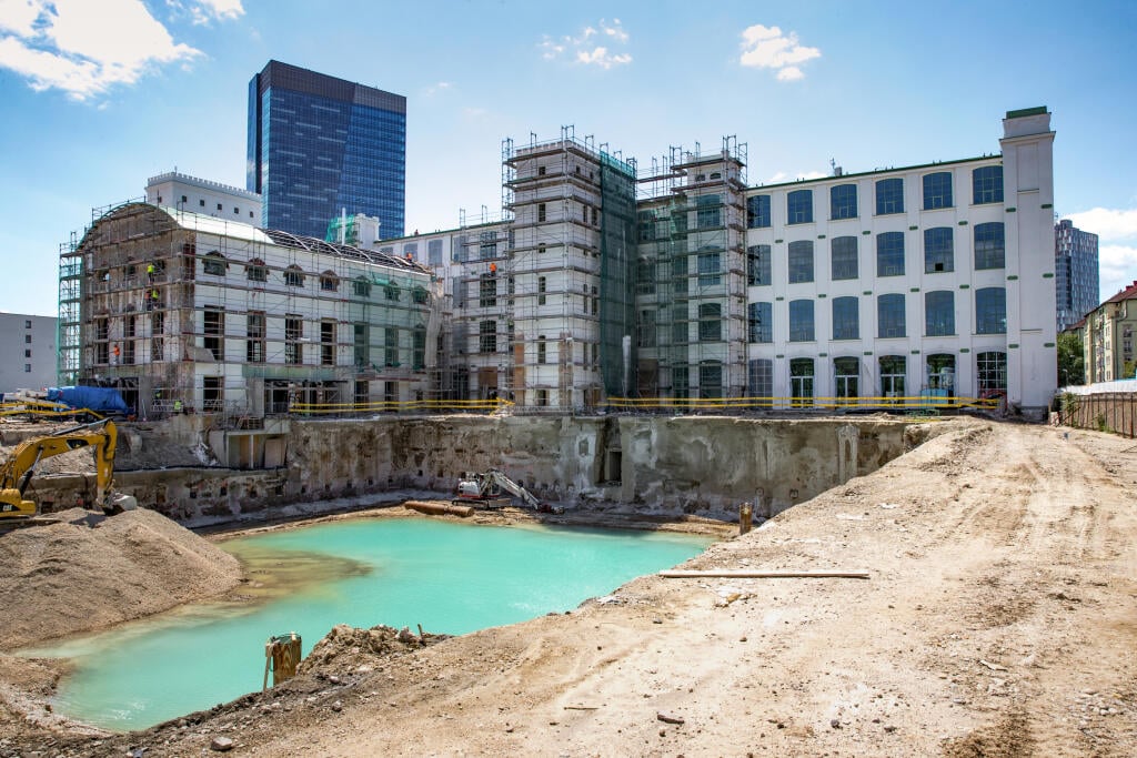 Rekonštrukcia industriálneho objektu Cvernovky na Mlynských Nivách v Bratislave, ktorý bude slúžiť na administratívne a kultúrne účely. Názov súčasného projektu je Pradiareň 1900-