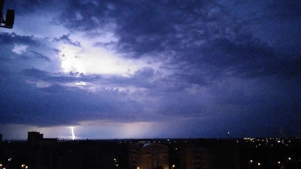 Búrky na západnom Slovensku.