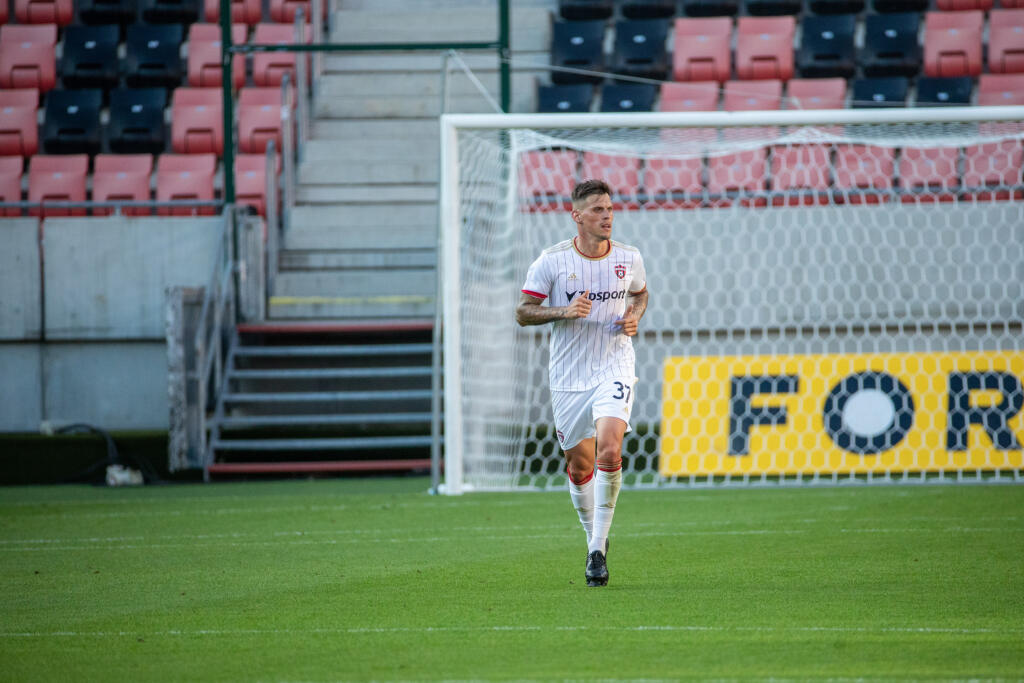 Ikona novodobého slovenského futbalu strávila posledných 17 rokov v zahraničných ligách, pričom nezmazateľnú stopu zanechal v FC Liverpool.