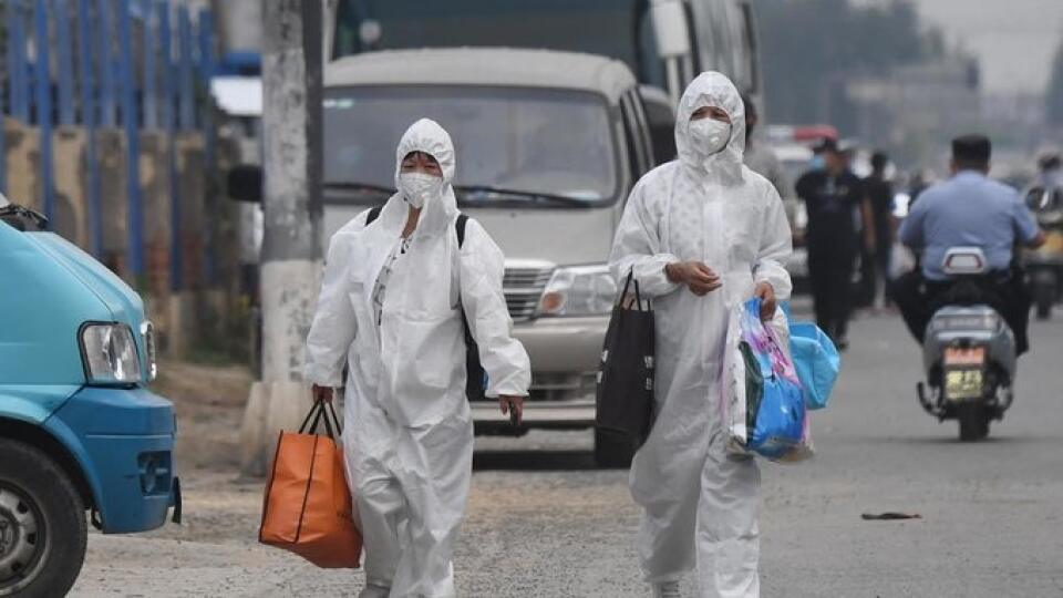 Peking po objavení nového ohniska nákazy na uvedenom trhovisku Sin-fa-ti opäť zaviedol niektoré epidemiologické opatrenia.