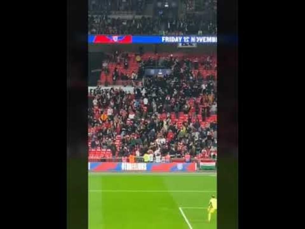 VIDEO Tí sa vyfarbili. Maďari si urobili hanbu vo Wembley, pobili sa s políciou
