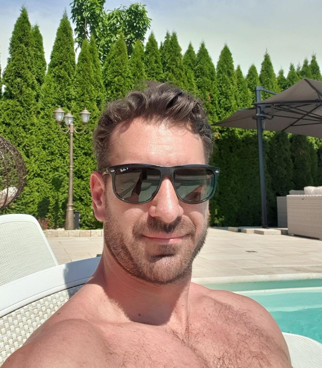 Keby sa Valábik toto leto nedostal na dovolenku do zahraničia, určite nemusí zúfať, veď doma si vybudoval prostredie, za ktoré by sa nehanbili luxusné hotely.