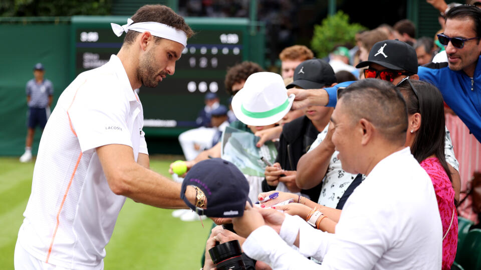 V areáli Wimbledonu sa denne pohybujú desaťtisíce priaznivcov.