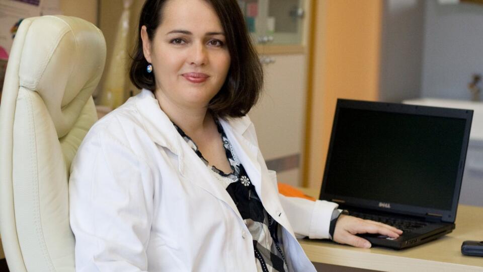 Dermatologička MUDr. Hasová počas online