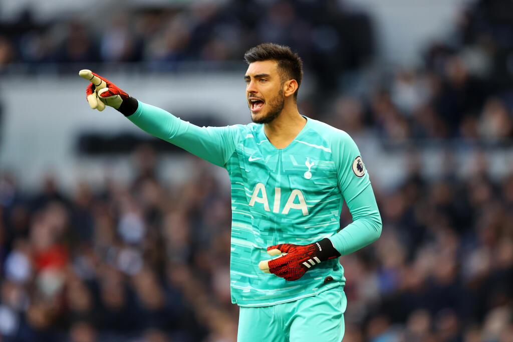 2. V Tottenhame je Paulo Gazzaniga len náhradným brankárom, ale väčší úspech ako u trénera Mourinha má u žien. Tmavovlasý Argentínčan s modrými očami je snom pätnástich percent hlasujúcich.