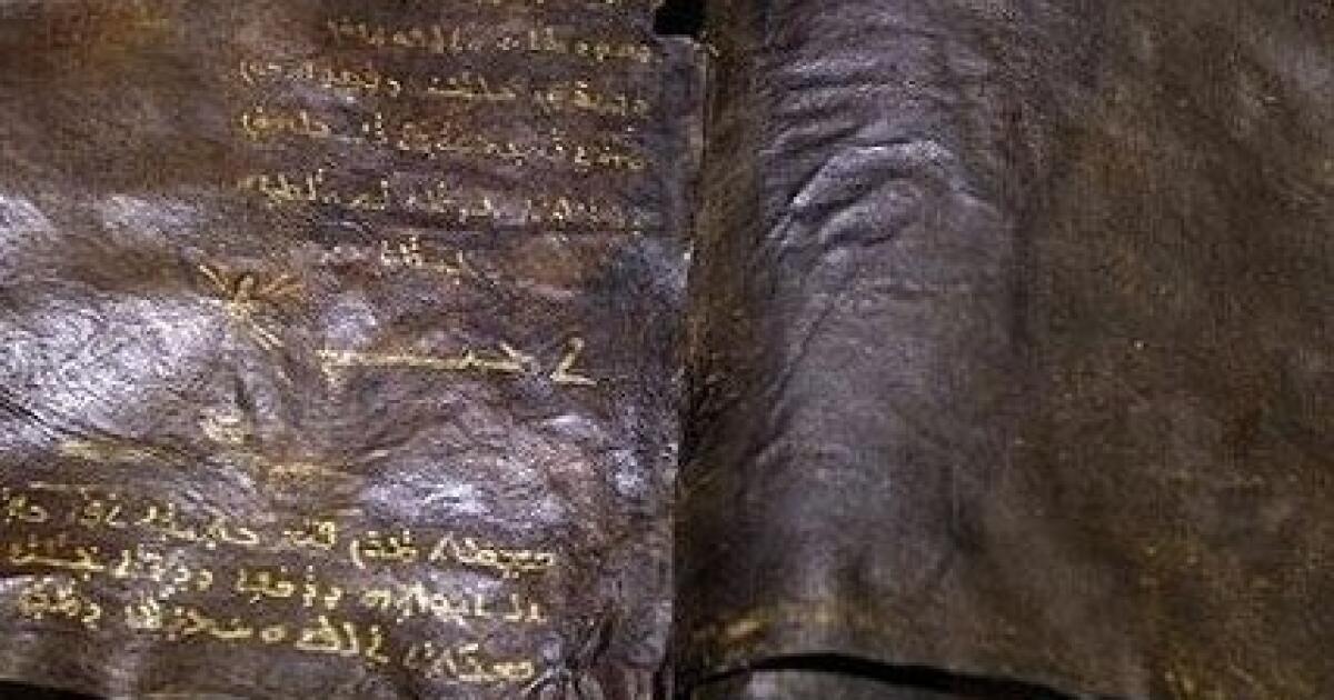 Книга 1500 года. Древняя Библия Турция. Библия Барнабас. Библия оригинал. Самая древняя копия Библии.