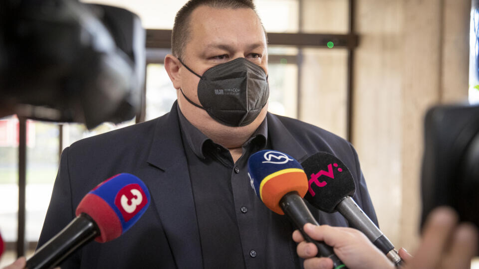 Zasadnutie vlády Slovenskejj republiky v čase zhoršenej situácie počas pandémie Covid - 19, kedy je opäť skloňovaný celoštátny lockdown. Na snímke je Ján Mikas, hlavný hygienik.