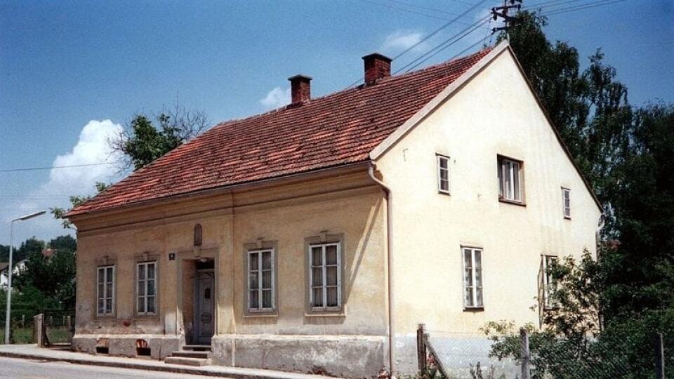 V tomto dome v hornorakúskom meste Braunau am Inn sa v apríli 1889 narodil Adolf Hitler.