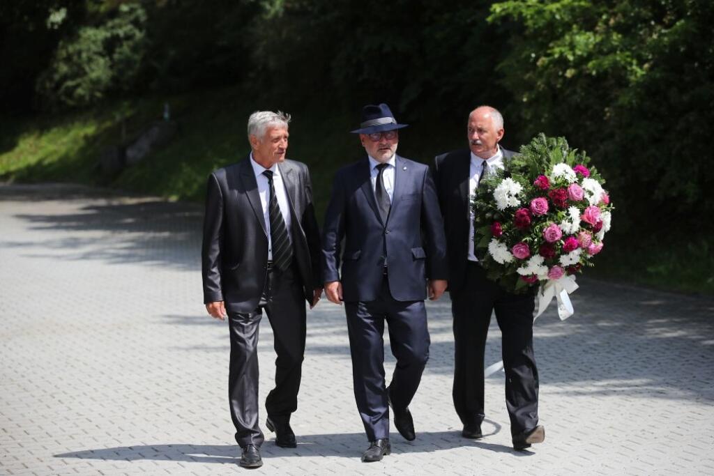 Zľava Dušan Radolský, majiteľ Plzne Tomáš Paclík a Ján Greguš.