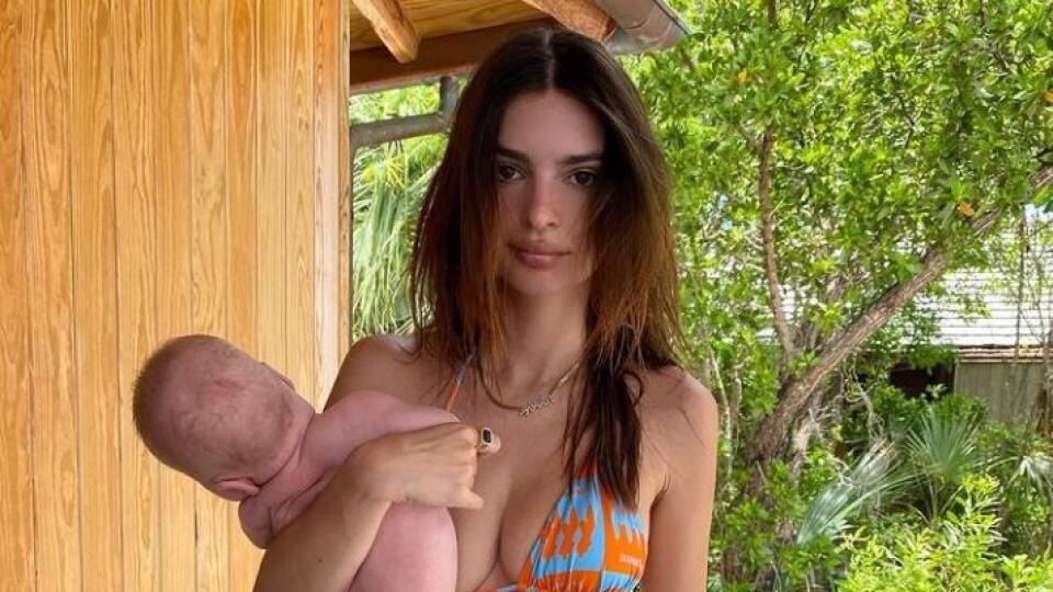 Emily Ratajkowski so synom.