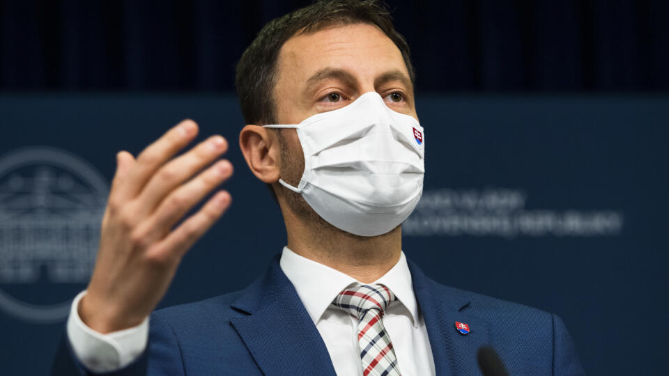 Na snímke minister financií SR Eduard Heger (OĽaNO) počas tlačovej konferencie k štátnemu rozpočtu po 43. rokovaní vlády SR v Bratislave 14. októbra 2020. FOTO TASR - Jaroslav Novák