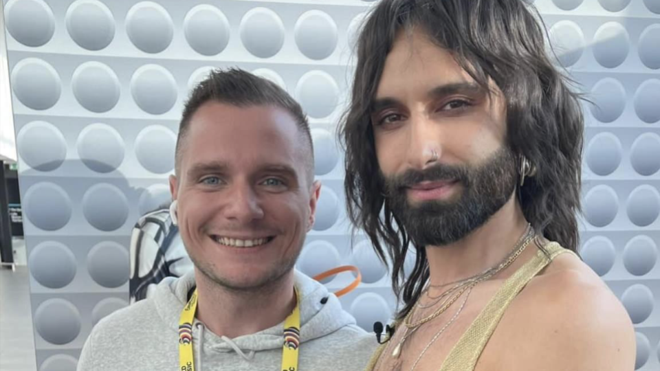 Ako hosť Eurovízie vystúpil-a  aj Conchita Wurst. Na zábere so spravodajcom RTVS Tomášom Geršim.