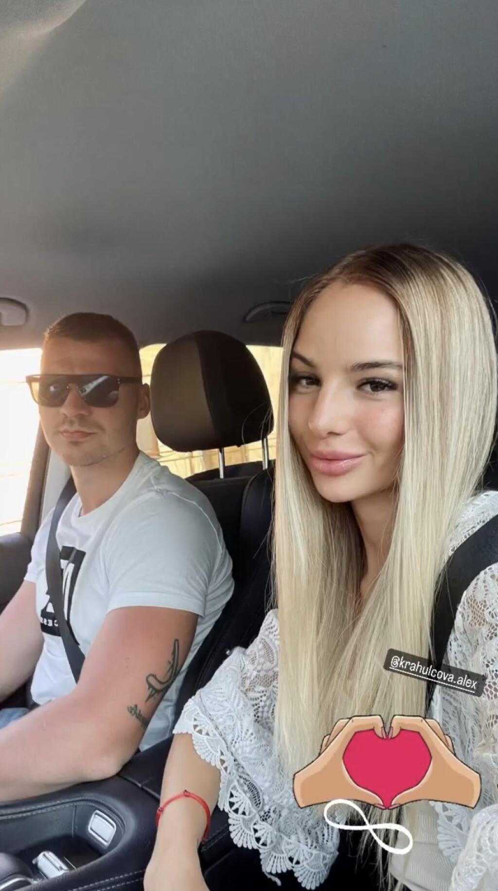 Kráska nemohla chýbať na tribúne pri debute Kelemena v NHL.
