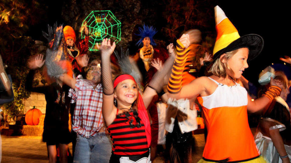 Halloweenska párty je zábava nielen pre deti, vyblázniť sa môžu aj dospelí.