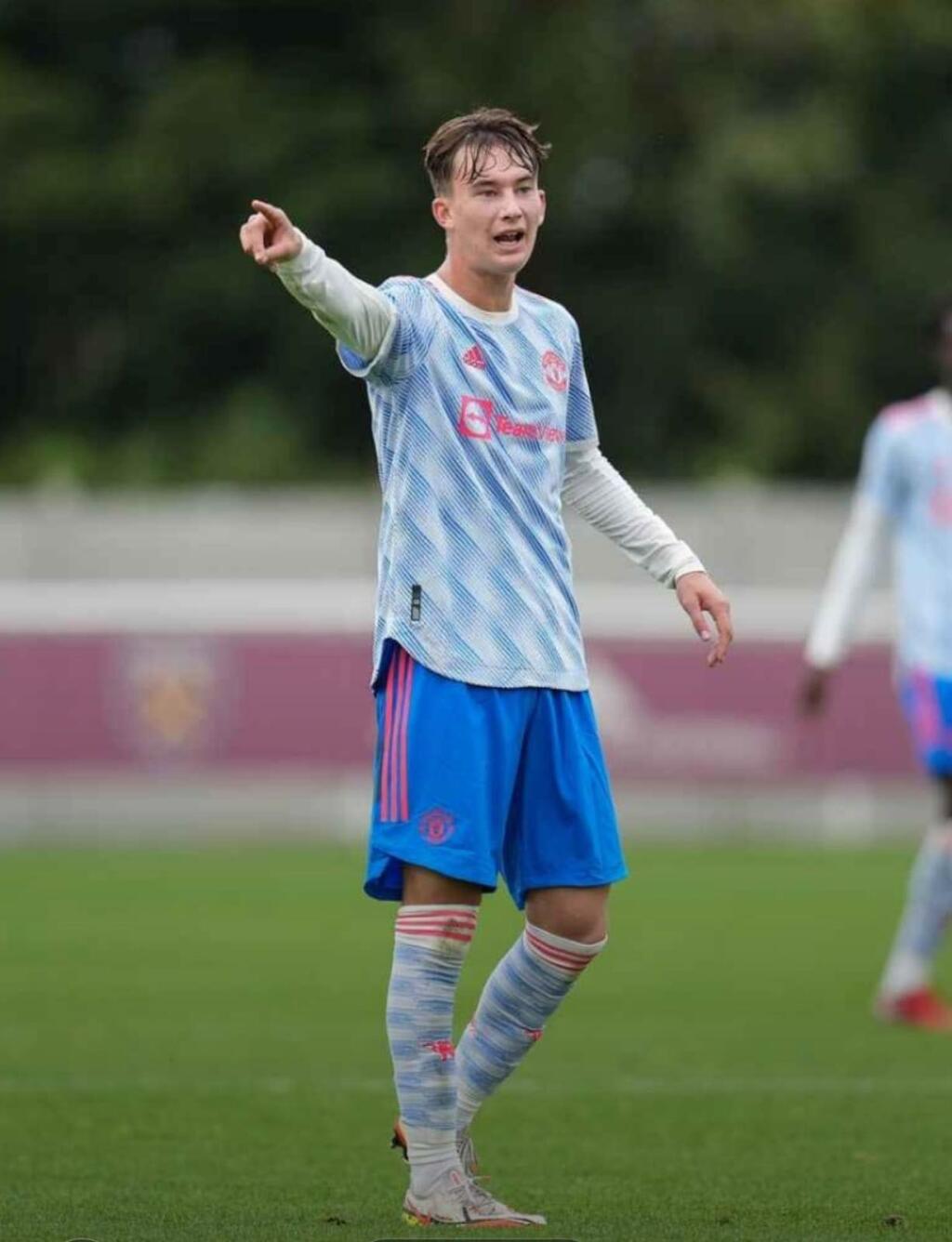 Hoci mal na stole ponuky z viacerých európskych veľkoklubov, pred piatimi rokmi sa upísal Manchestru United. Rodák z Vranova nad Topľou Martin Šviderský tak dnes trénuje s hviezdnym Cristianom Ronaldom či Marcusom Rashfordom, a v tíme do 23 rokov čaká na svoju príležitosť nastúpiť po ich boku aj v súťažnom zápase.