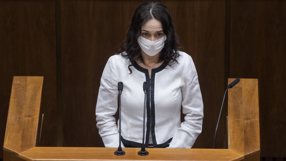 Na snímke europslankyňa Miriam Lexmann (nominantka KDH) počas 9. schôdze NR SR 8. júla 2020 v Bratislave. FOTO TASR - Martin Baumann