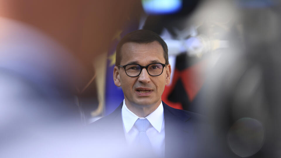 WA 35 Paríž - Poľský premiér Mateusz Morawiecki reční počas spoločnej tlačovej konferencie s francúzskym prezidentom Emmanuelom Macronom pred Elyzejským palácom v Paríži v pondelok 29. augusta 2022. FOTO TASR/AP
Poland's Prime Minister Mateusz Morawiecki, speaks during a press conference with French President Emmanuel Macron before their talks Monday, Aug. 29, 2022 at the Elysee Palace in Paris. (AP Photo/Aurelien Morissard)