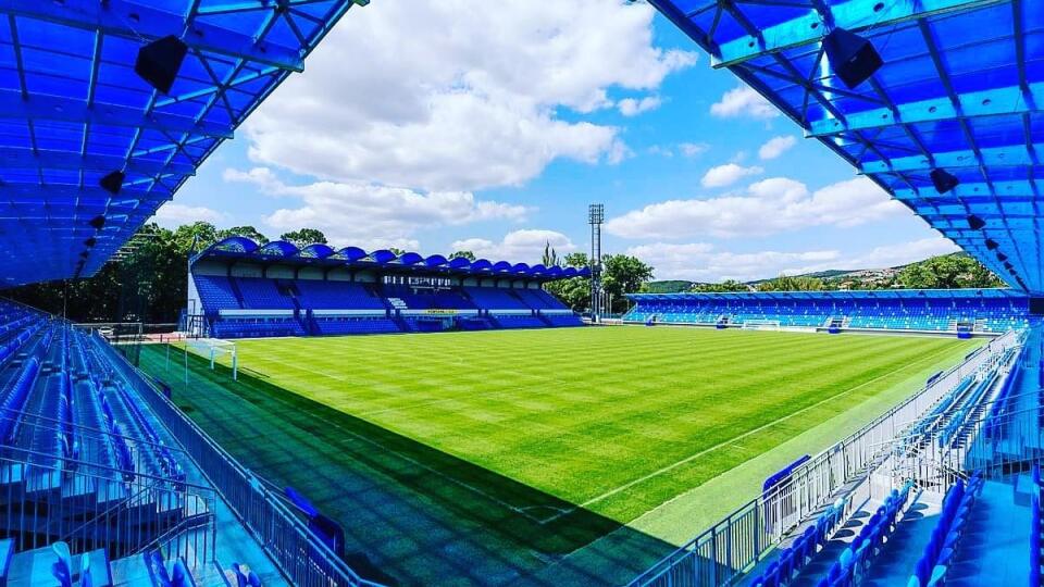 FC Nitra má problém. Ak si klub nedorieši podlžnosti voči hráčom, nedostane licenciu na Fortuna ligu a na novom štadióne bude opäť hrať len nižšie súťaže.