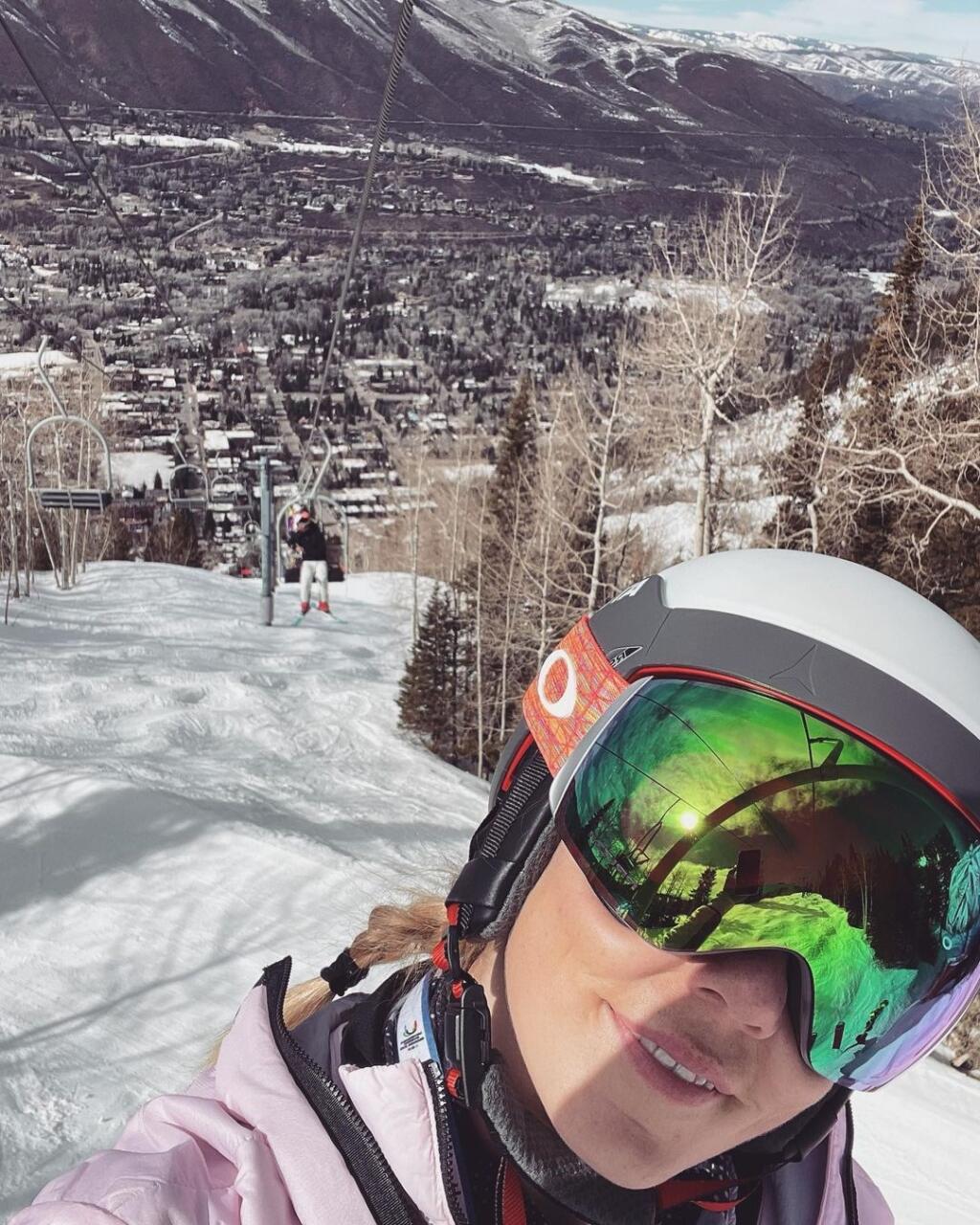 Mikaela Shiffrinová si po sezóne takto voľne zalyžovala.