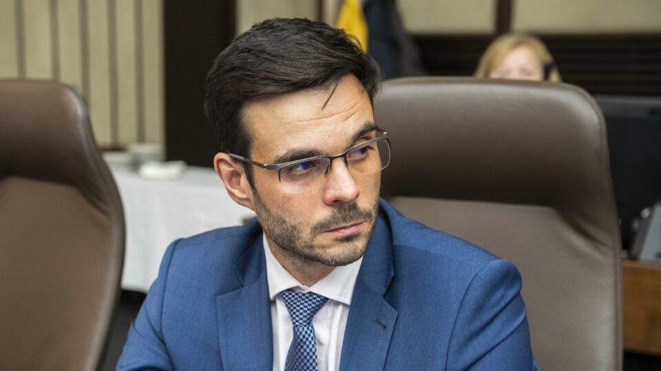 Na snímke štátny tajomník Ministerstva vnútra SR Tomáš Oparty počas rokovania Hospodárskej a sociálnej rady SR v Bratislave 7. novembra 2022. Tripartita sa v pondelok dohodla na pomoci energeticky náročným podnikom v súvislosti so zvýšenými cenami energií. FOTO TASR - Jaroslav Novák