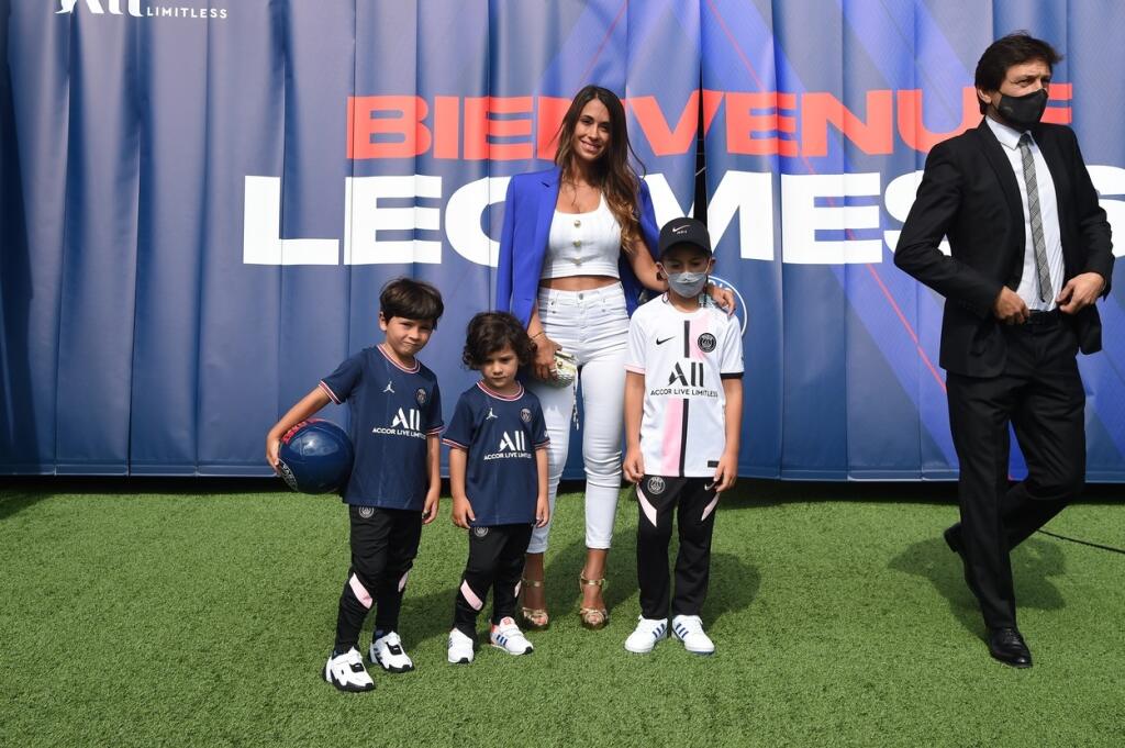 Messi so sebou zobral do Paríža aj rodinu.