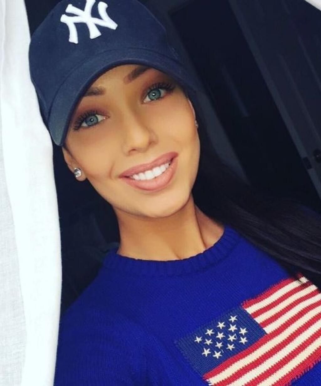 Táslerov nový objav - brunetka Denisa.
