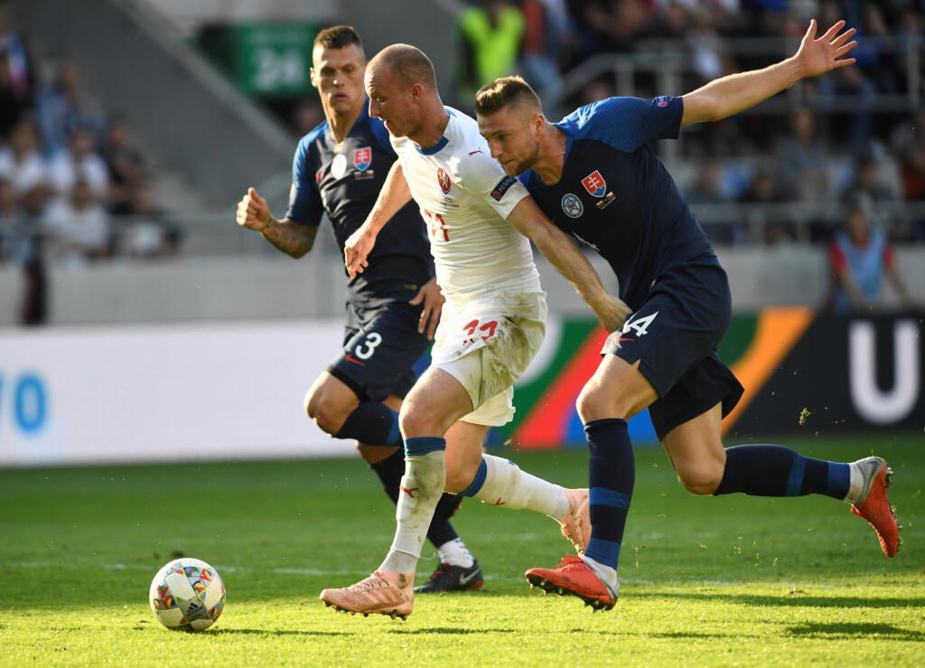„Je to úplne normálne, keď hráčovi nevyjde zápas a nehrá podľa trénerových predstáv. Zobral som to normálne a športovo. Preboha, veď sme iba ľudia a futbalisti. Som zvyknutý na kritiku ešte z čias, keď som hrával v Žiline. Tam ma kritizovali všetci. Zobral som to úplne v pohode. Ja aj Stano Lobotka sme sa z toho poučili. Tréner ma predtým veľakrát pochválil. Konštruktívna kritika vôbec nie je zlá a, naopak, môže hráčovi pomôcť," cituje reakciu Milana Škriniara sme.sk. Práve Škriniara Kozák po zápase s Českom najviac skritizoval.