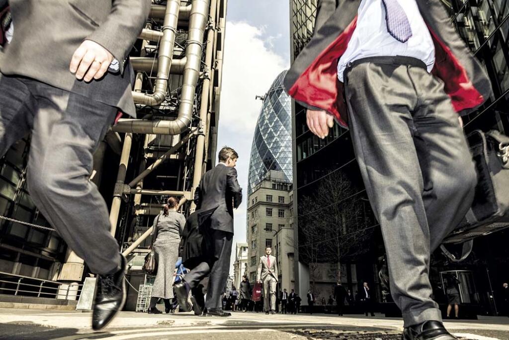 Image: 0142161642, License: Rights managed, Men in dark suits working in the financial and insurance industry in Lime Street in the The City of London, Property Release: No or not aplicable, Model Release: No or not aplicable, Place: London, England, UK, Credit line: Profimedia.sk, Corbis