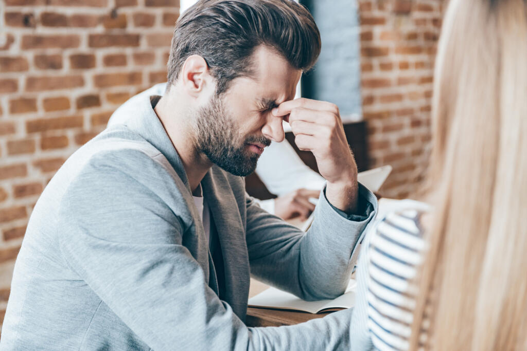 Oveľa väčšia pravdepodobnosť hádky vyplýva z nedostatku spánku. Častejšie bývate nevrlí, netrpezliví a naštvaní. Telo si pýta základnú fyziologickú potrebu. Až keď ju nasýtite, budete zasa samy sebou. Berte to do úvahy, ak máte pocit, že vás milý odsunul na druhú koľaj...