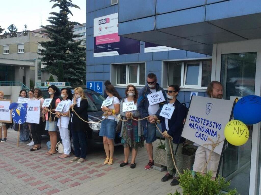 Nepovinná angličtina? Firmy odmietajú Lubyovej zmenu vo výučbe cudzích jazykov
