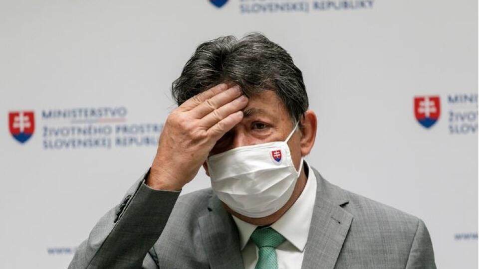 Výnimku z karantény mal aj minister životného prostredia Ján Budaj. Tvrdí však, že ju nevyužil.