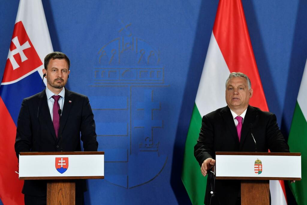 Predseda vlády SR Eduard Heger a maďarský premiér Viktor Orbán