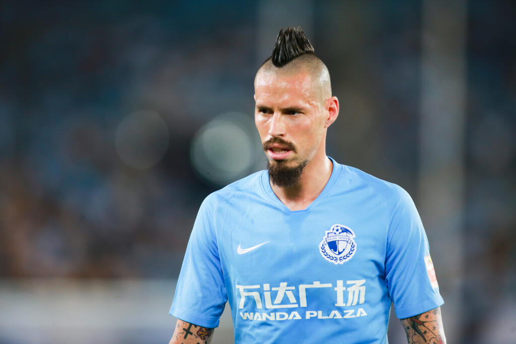 1.) Marek Hamšík - 9 miliónov eur je najlepšie plateným slovenským futbalistom no predčil aj najlepšie zarábajúceho Chorváta Modriča.