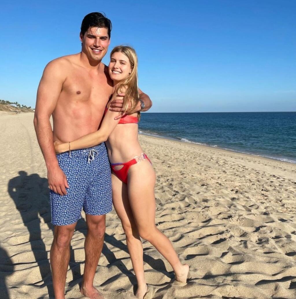 Bouchardová randí s hráčom amerického futbalu Masonom Rudolphom, ktorý je quarterbackom tímu NFL Pittsburgh Steelers.