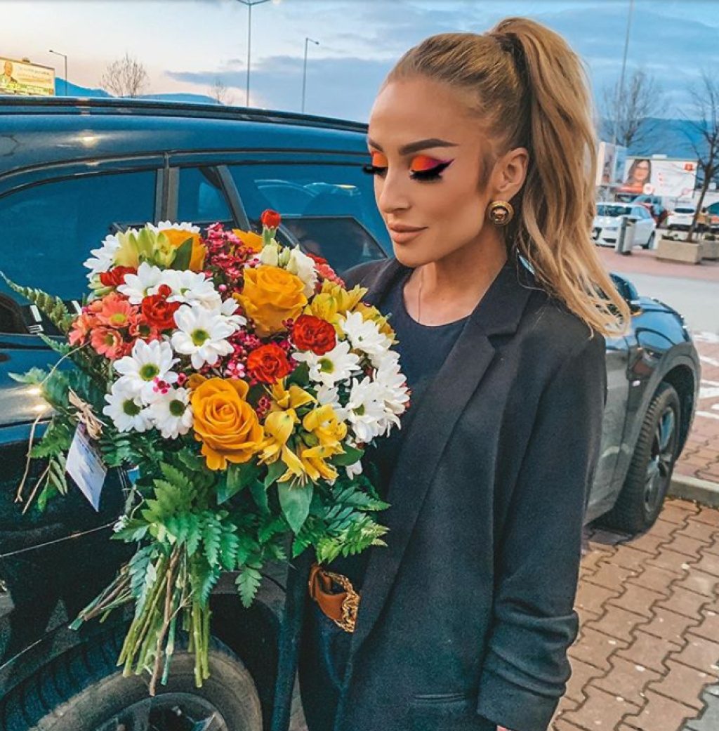 Obľúbená vizážistka Lucia Sládečková a jej extravagantné líčenie.